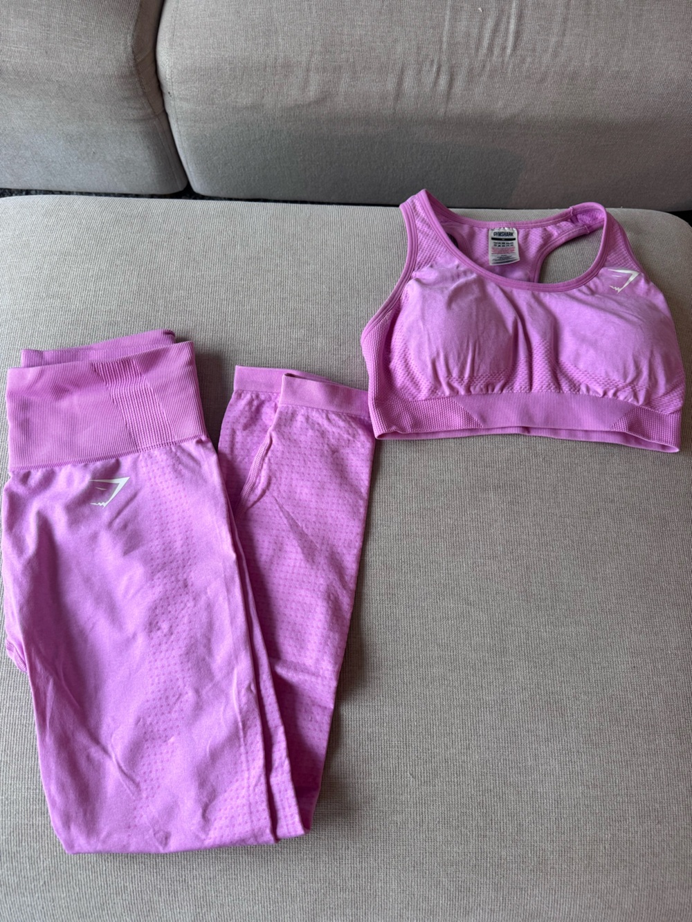 Gymshark Women's Seamless Crop Sports Bra and Leggings Set - Pink